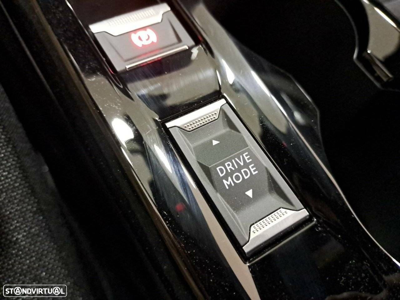 Peugeot e-2008 54 kWh Active - 25