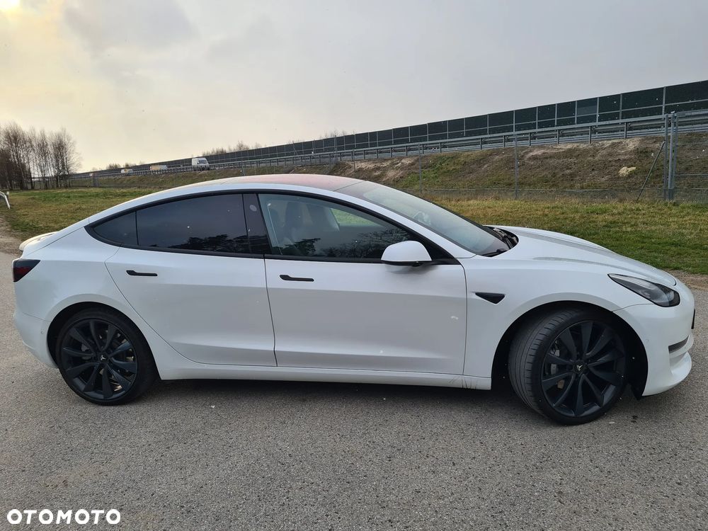 Tesla Model 3 - 8