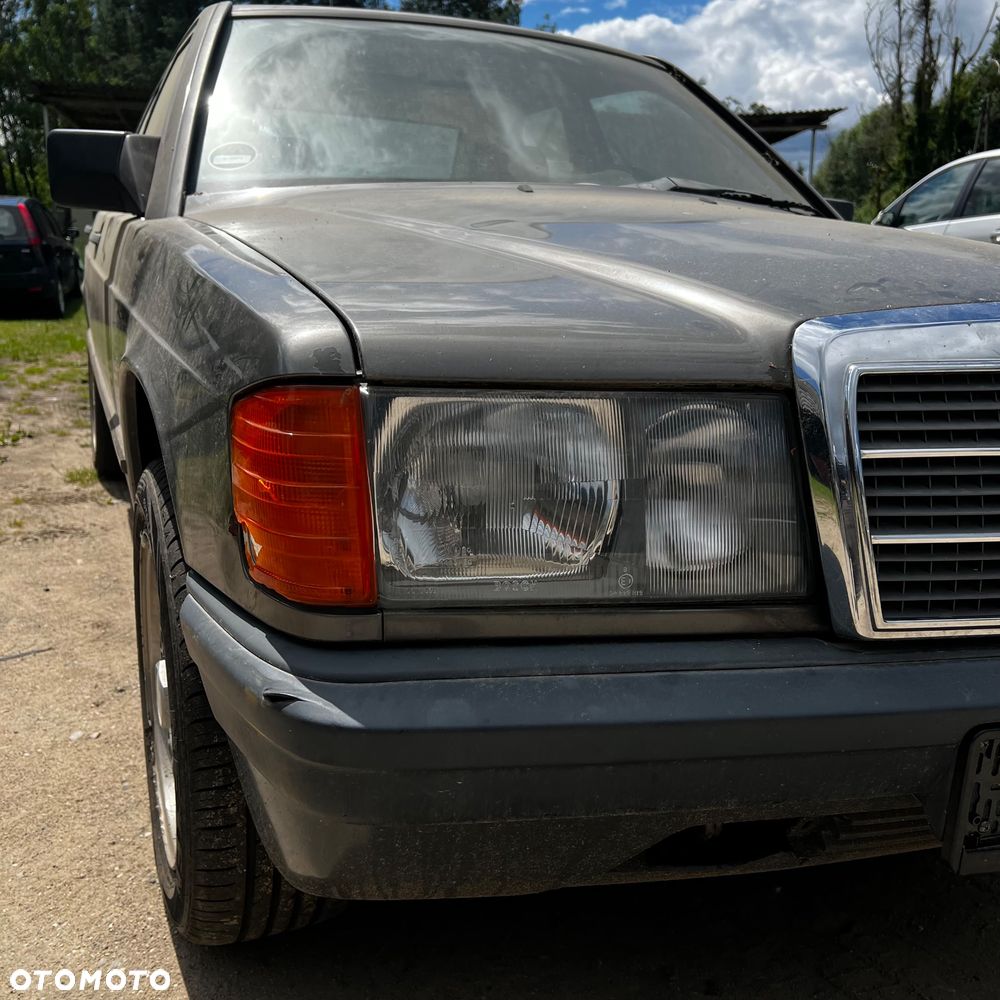Mercedes-Benz W201 (190) - 12