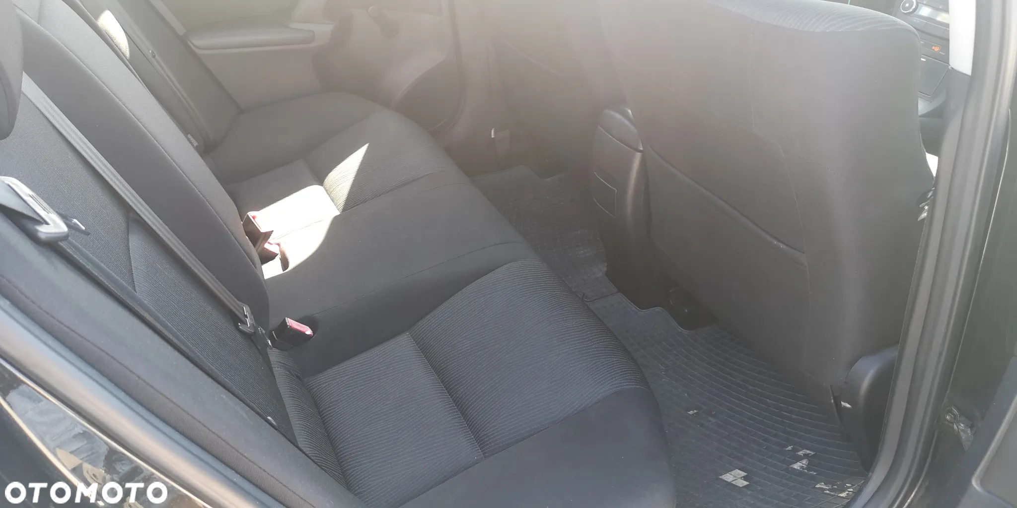 Toyota Avensis 1.8 Luna - 26