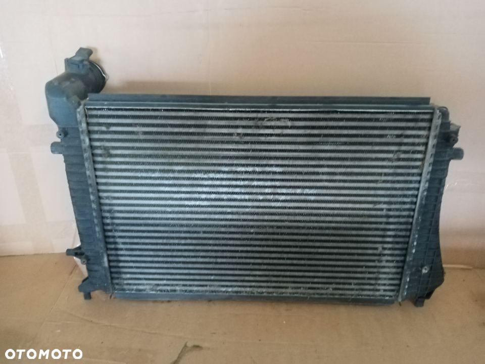 Chłodnica intercoolera VW Passat B6 1K0145803G 0281002401 038906051C - 1
