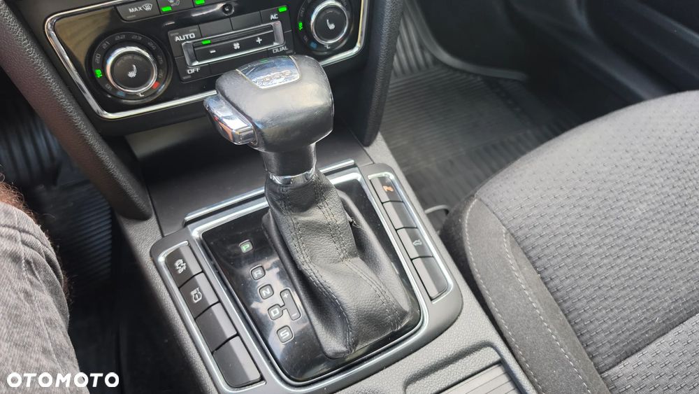 Skoda Superb 2.0 TDI DSG Elegance - 28