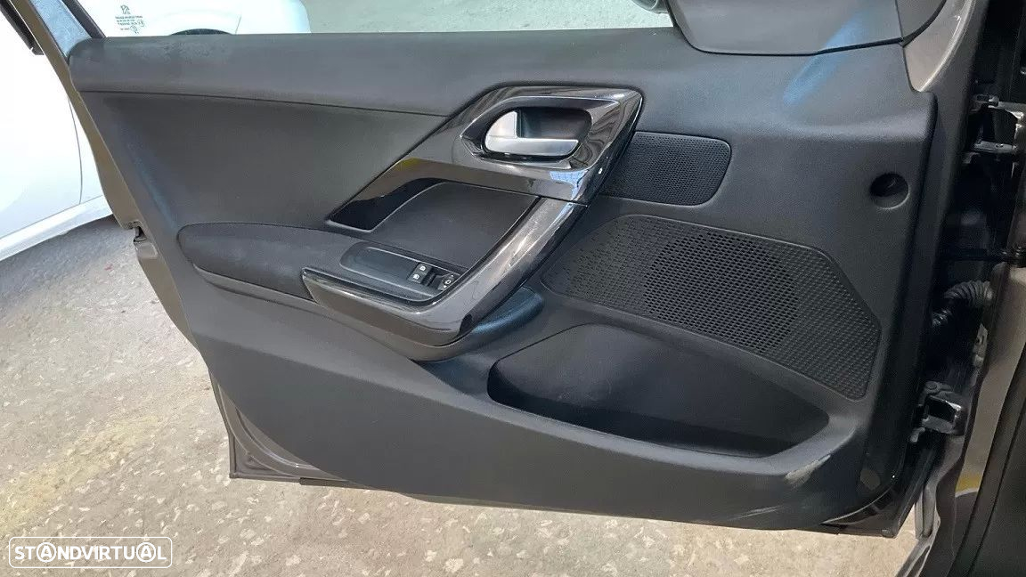 Peugeot 208 1.5 BlueHDi Signature - 5