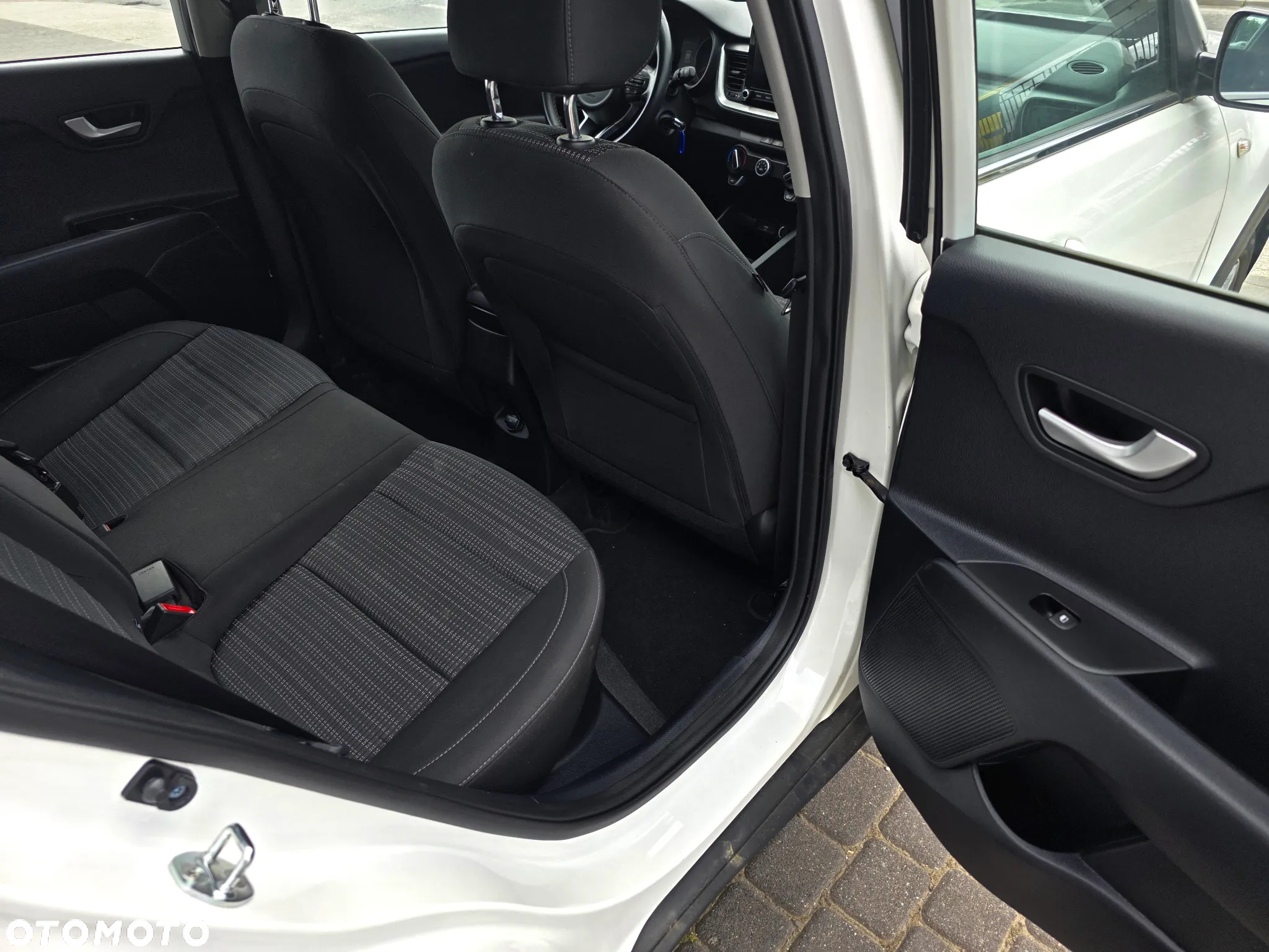 Kia Stonic 1.2 L Business Line - 14