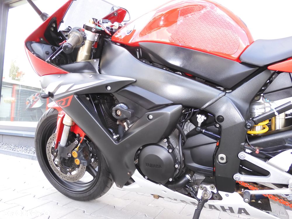 Yamaha R1 - 35