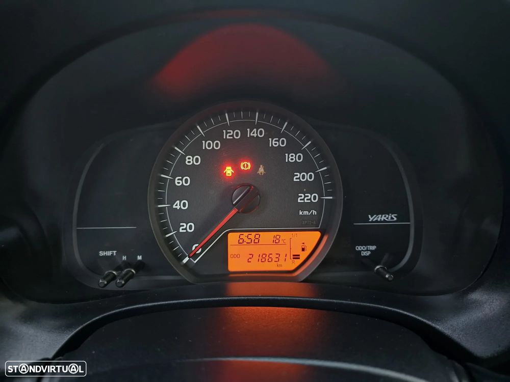 Toyota Yaris 1.0 VVT-i Comfort+P.Style - 31