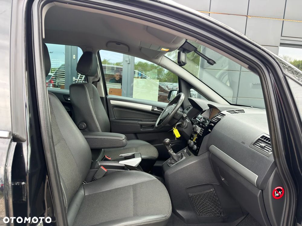 Opel Zafira 1.8 Cosmo - 28