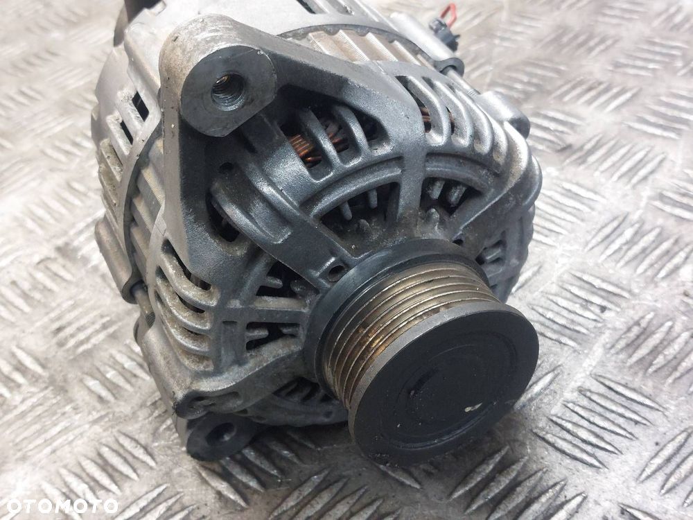 ALTERNATOR + POMPA VACUM HYUNDAI TUCSON I 2.0 CRDI 37300-27012 ID: 236677 - 4