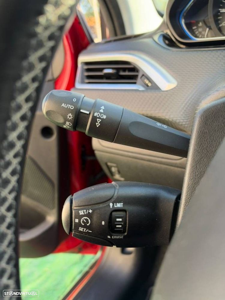 Peugeot 2008 1.2 PureTech Allure EAT6 - 25