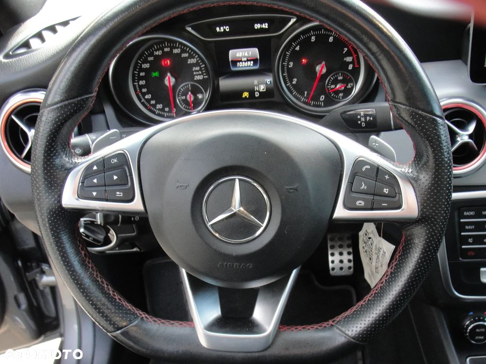 Mercedes-Benz GLA 200 7G-DCT AMG Line - 16