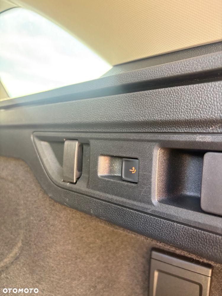 Volkswagen Passat - 13
