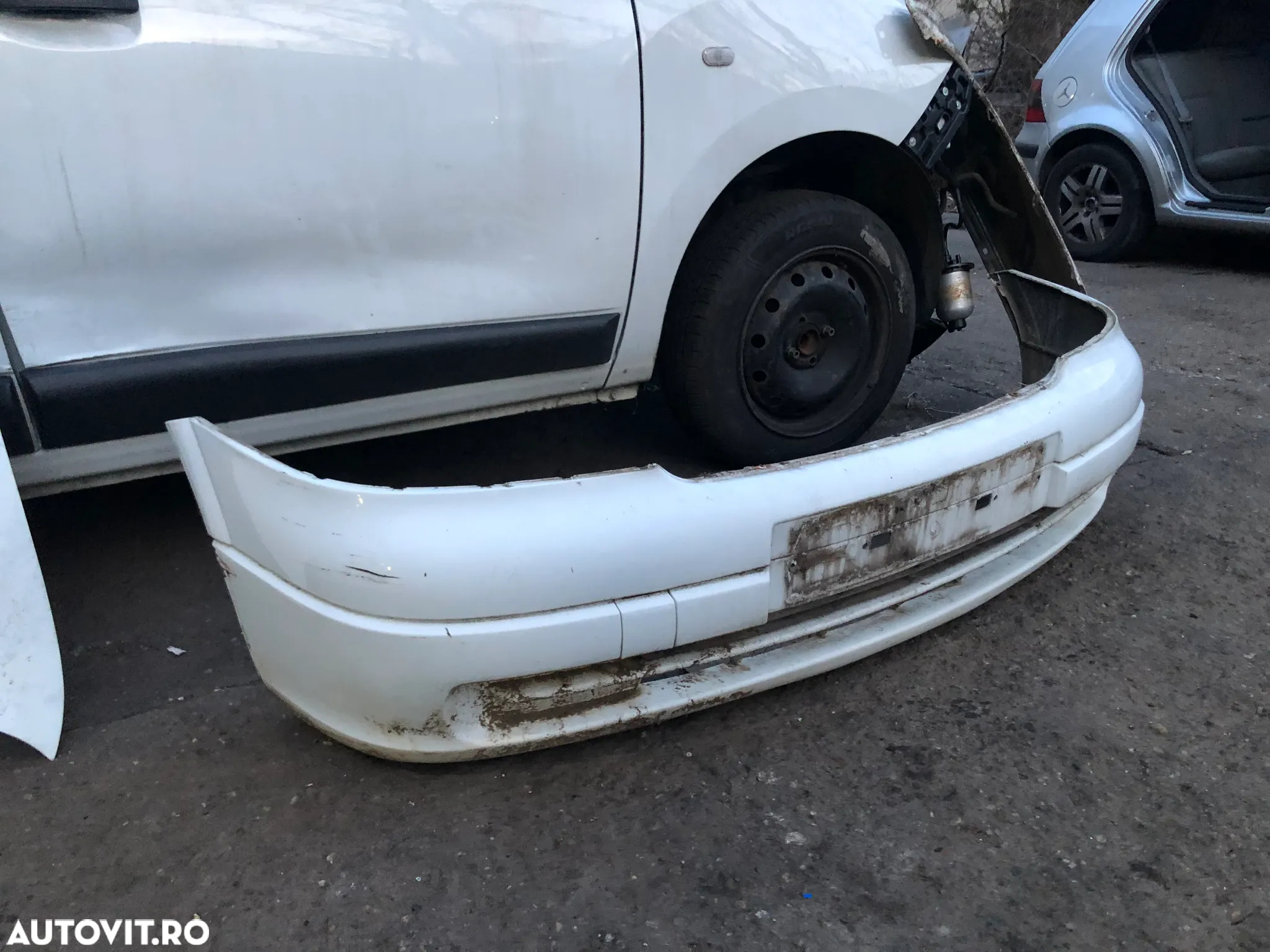 Bara fata Opel Astra G alb 2003 - 3
