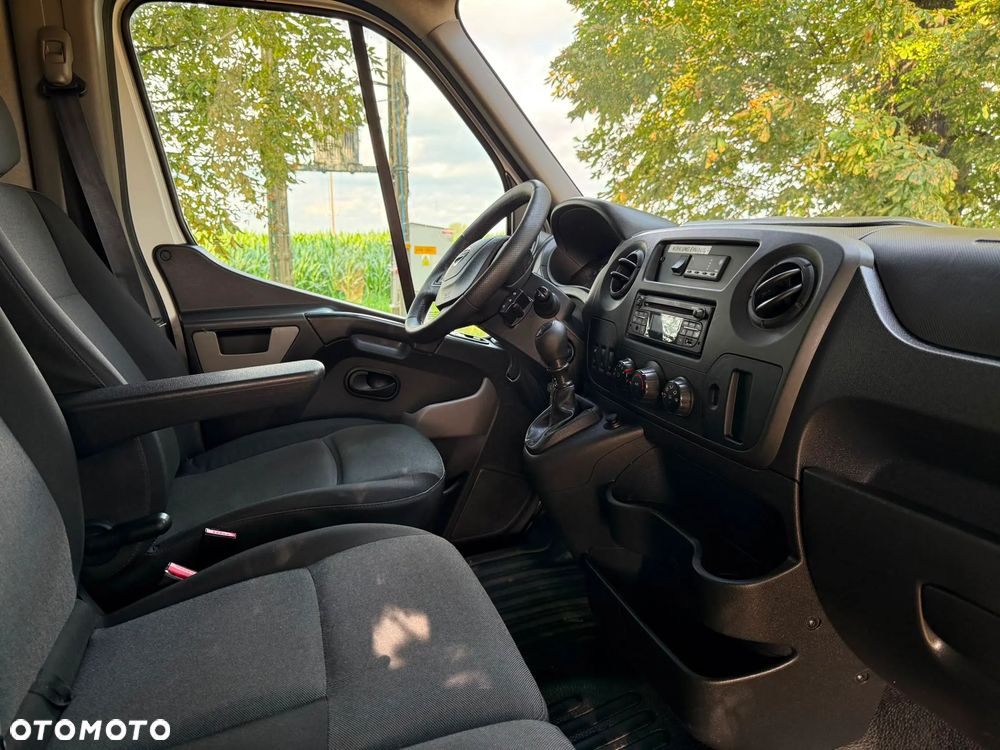 Nissan NV400 - 11