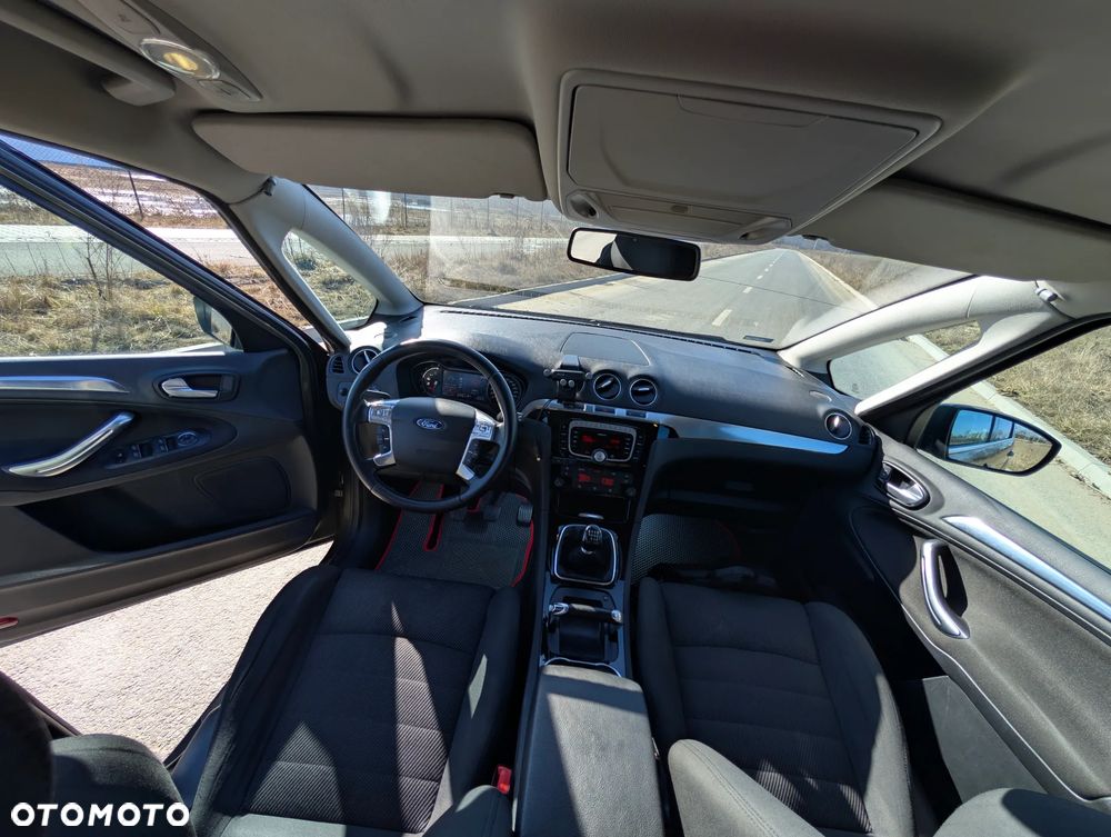 Ford S-Max - 11