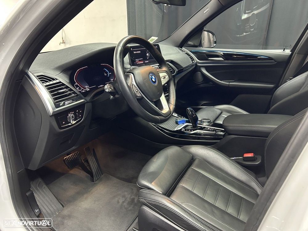 BMW iX3 - 10