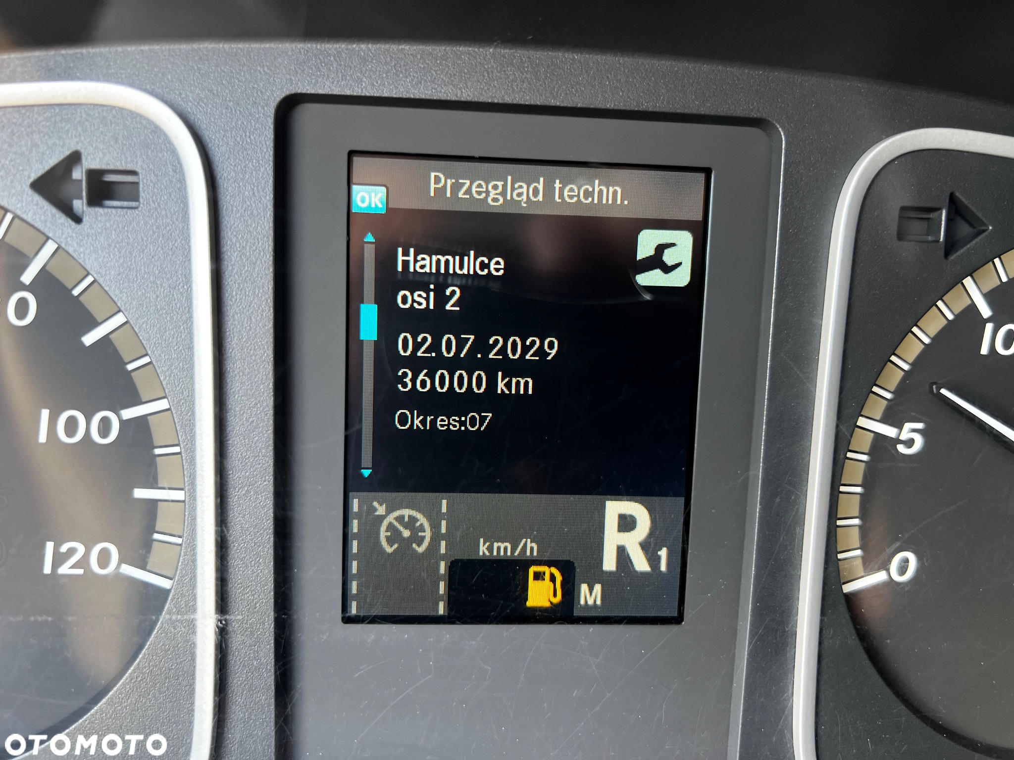 Mercedes-Benz - 33