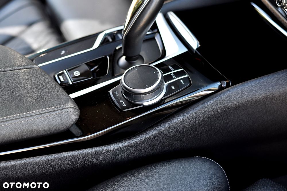 BMW Seria 5 520d xDrive Sport Line - 17