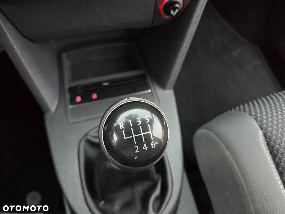 Volkswagen Touran 2.0 TDI DPF BlueMotion Technology Comfortline - 20