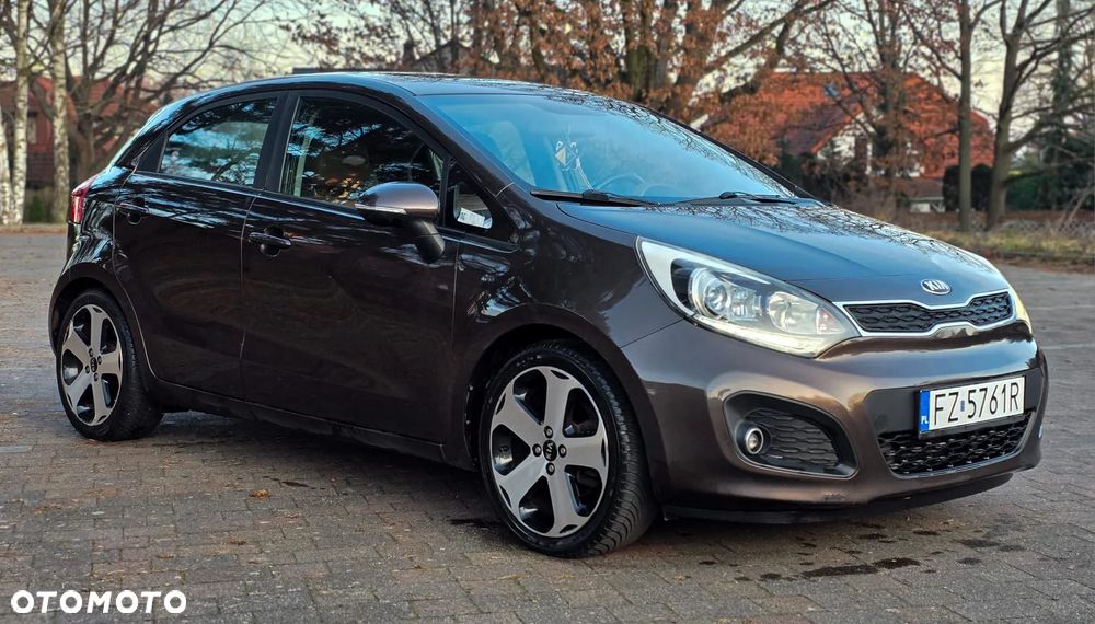 Kia Rio 1.4 L - 5