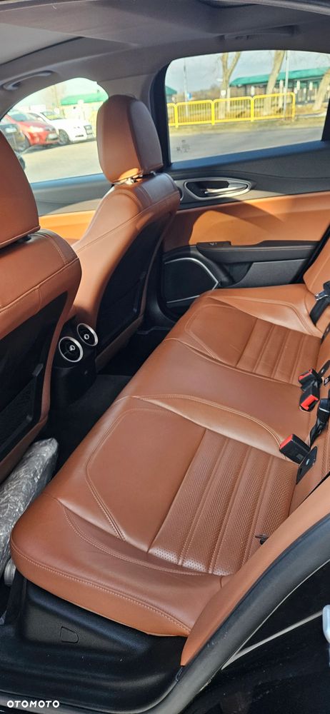 Alfa Romeo Giulia 2.0 Turbo 16V AT8-Q4 Ti - 17