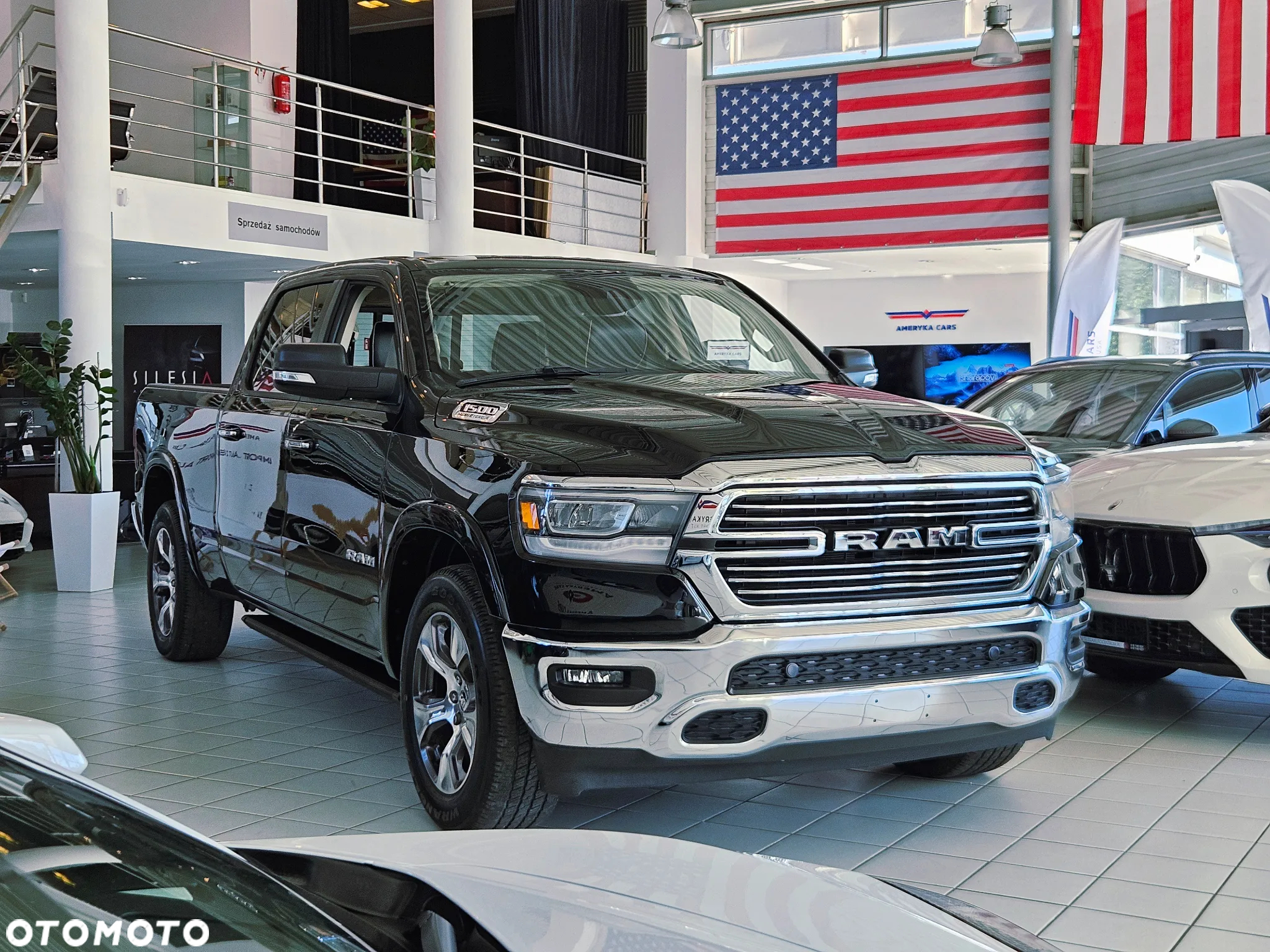 RAM 1500 5.7 Crew Cab Laramie - 2