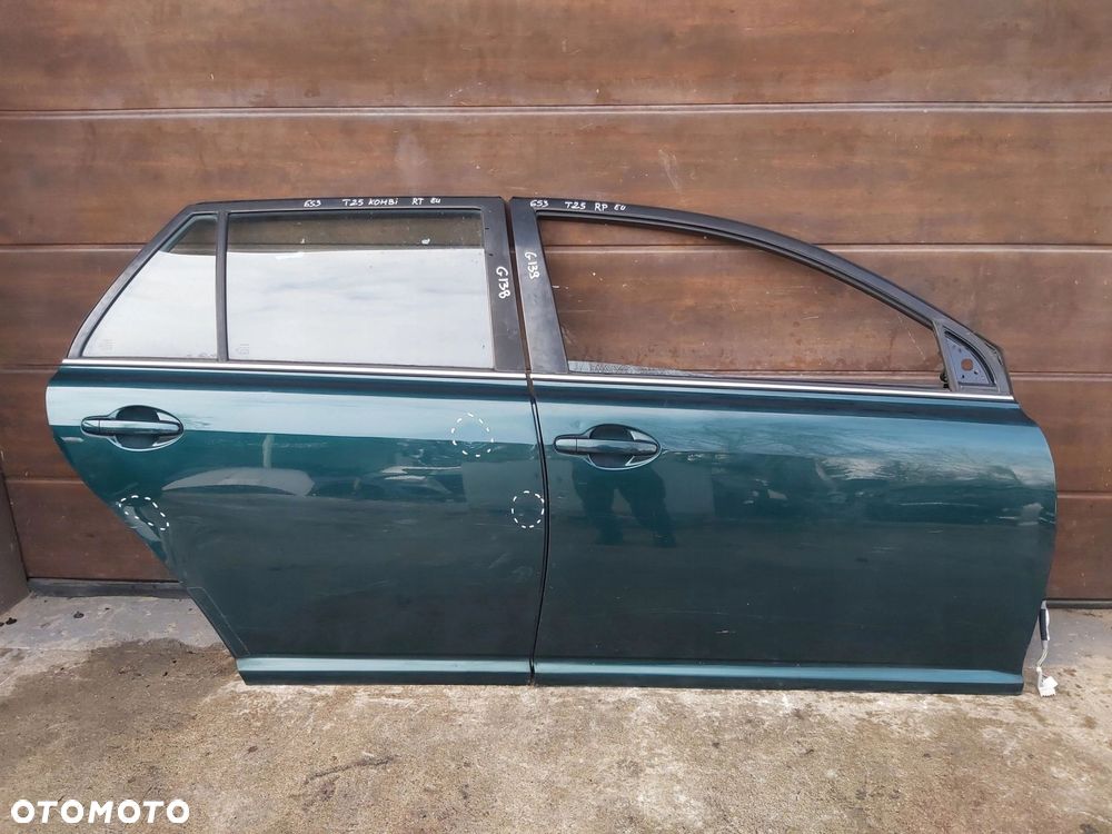 TOYOTA Avensis T25 03-08 r drzwi prawy tył prawe tylne KOMBI 6S3 - 4