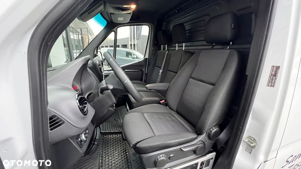 Mercedes-Benz Sprinter - 11