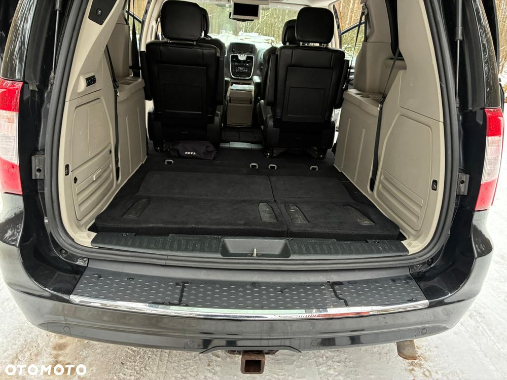 Chrysler Town & Country 3.6 Limited - 29