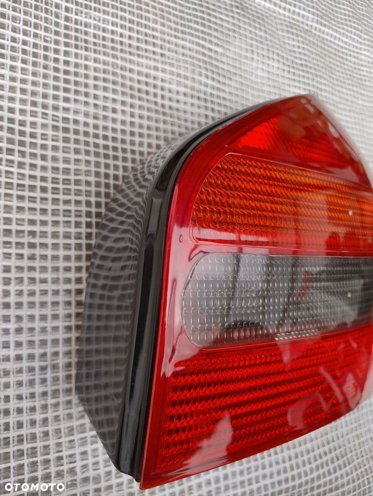 Audi a3 8L lampa prawa tył hatchback HB wysyłka OLX z wkładem  lampy - 2