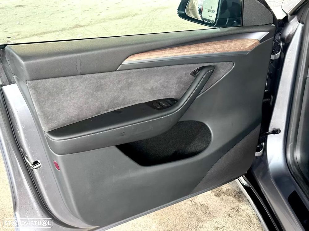 Tesla Model Y Long Range Dual Motor AWD - 10