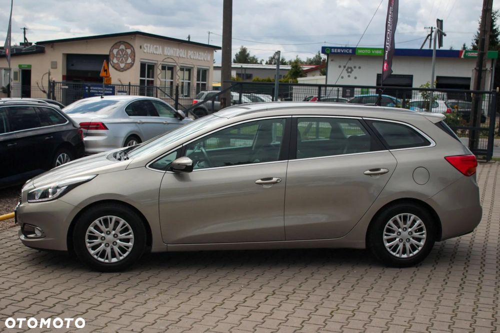 Kia Ceed 1.6 GDI Dream Team Edition - 3