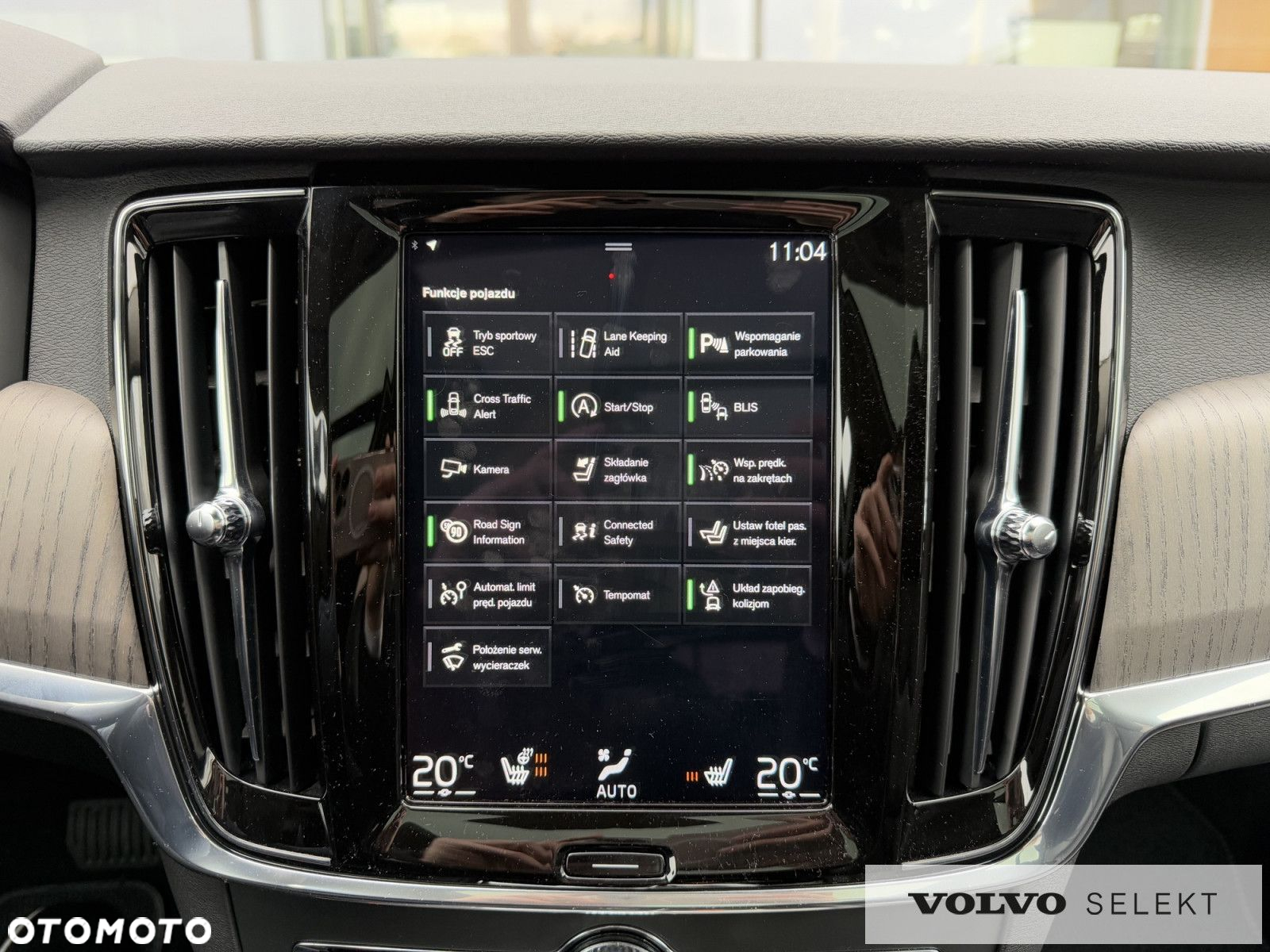 Volvo V90 Cross Country - 23