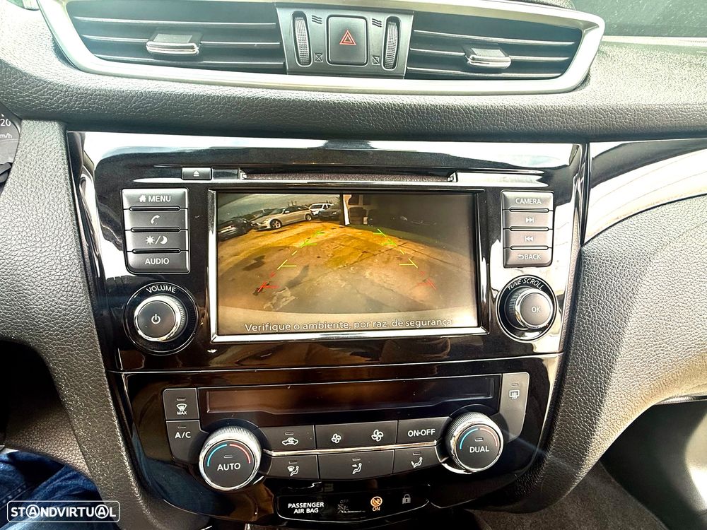 Nissan Qashqai 1.5 dCi N-Connecta J18+Led - 11