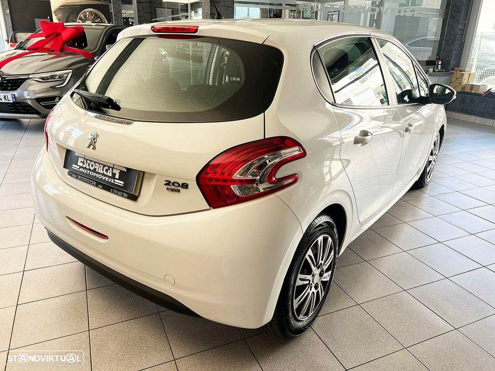 Peugeot 208 - 5