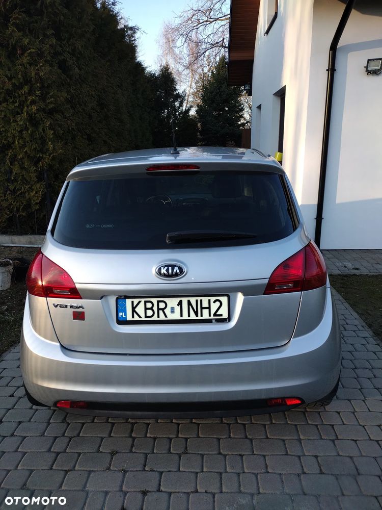 Kia Venga - 10