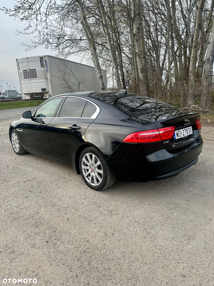 Jaguar XE 2.0 T Prestige - 5