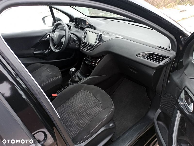 Peugeot 208 - 6