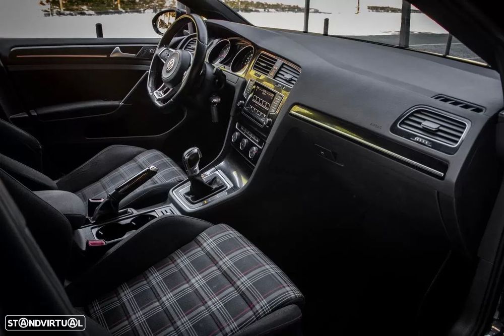 VW Golf 2.0 TSi GTi DSG - 29