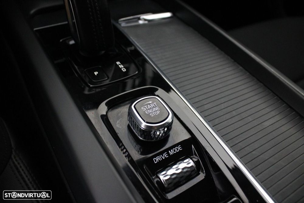 Volvo XC 60 2.0 T8 PHEV Momentum AWD — fotografia 23