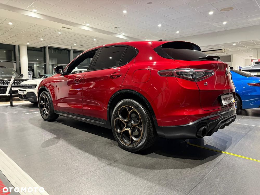 Alfa Romeo Stelvio 2.0 Turbo Intensa Q4 - 4