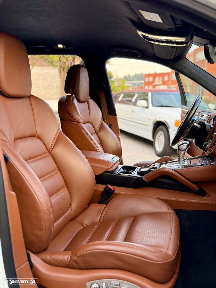 Porsche Cayenne Platinum Edition - 15