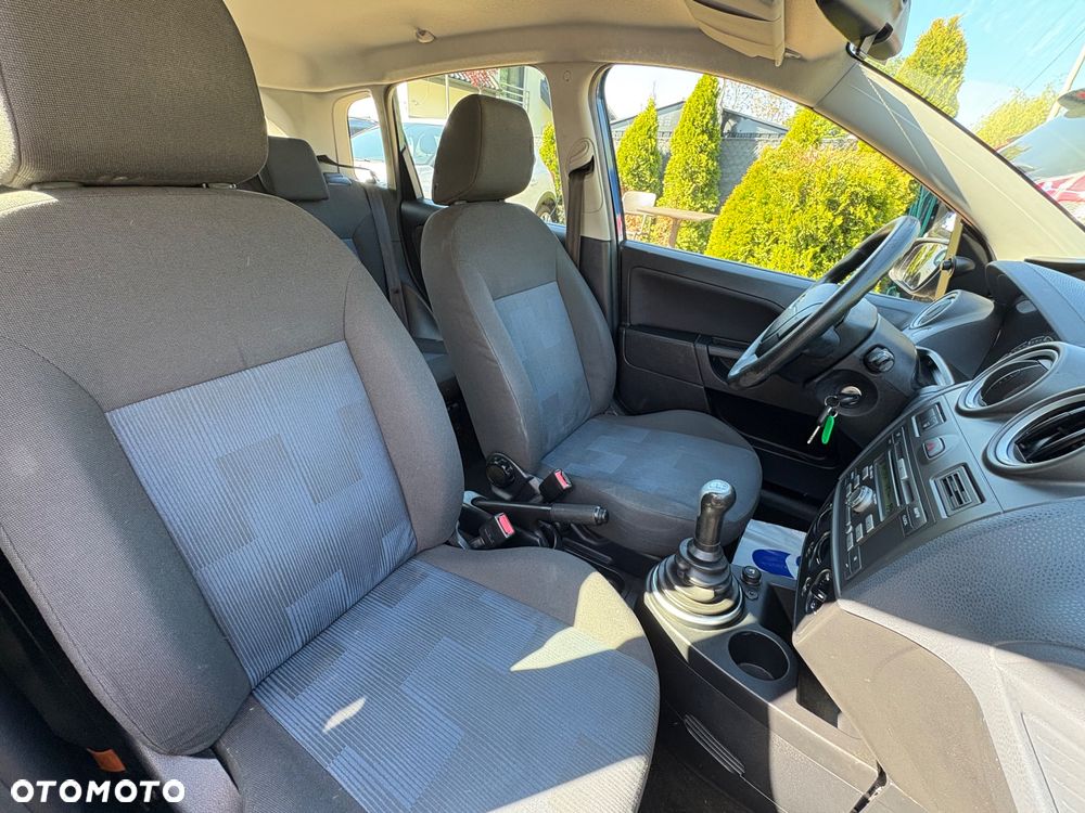 Ford Fiesta 1.4 Ambiente - 21