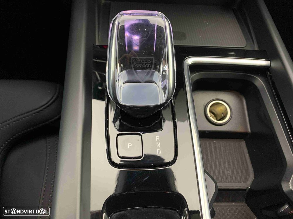 Volvo XC 60 2.0 T6 PHEV Plus Dark AWD - 11