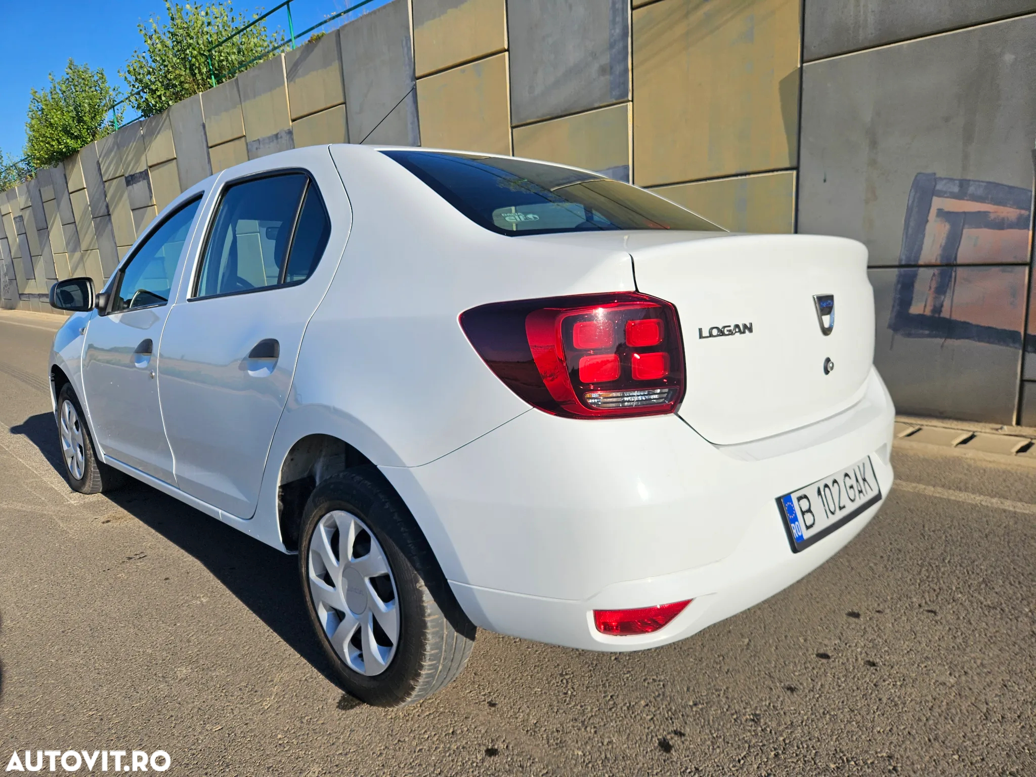 Dacia Logan 1.0 SCe Laureate - 4