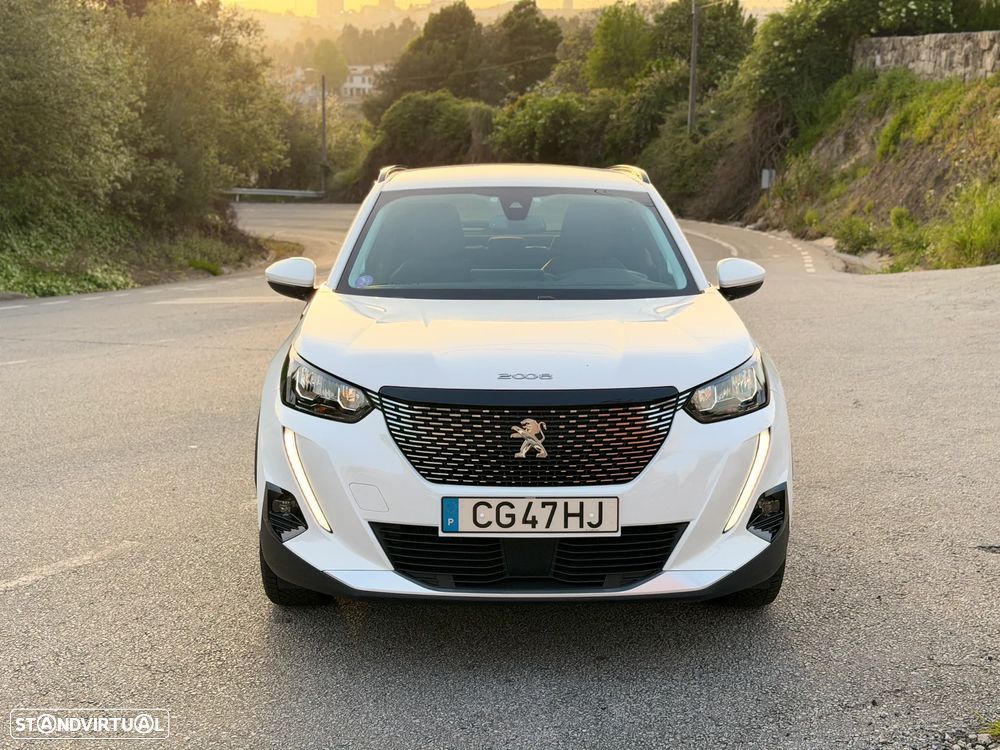 Peugeot 2008 1.2 PureTech Allure EAT8 - 3