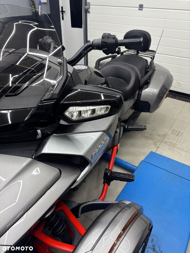 Can-Am Spyder - 19
