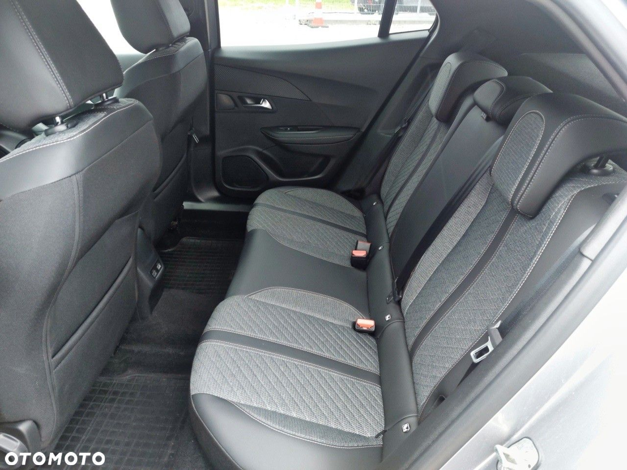 Peugeot 2008 - 10