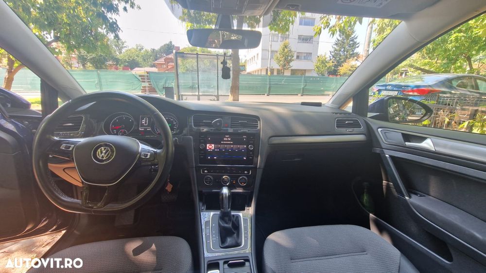 Volkswagen Golf - 10