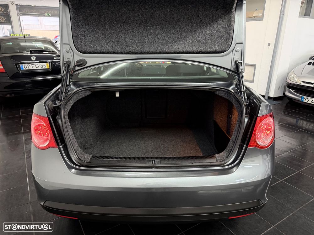 VW Jetta 1.9 TDi Sportline - 7