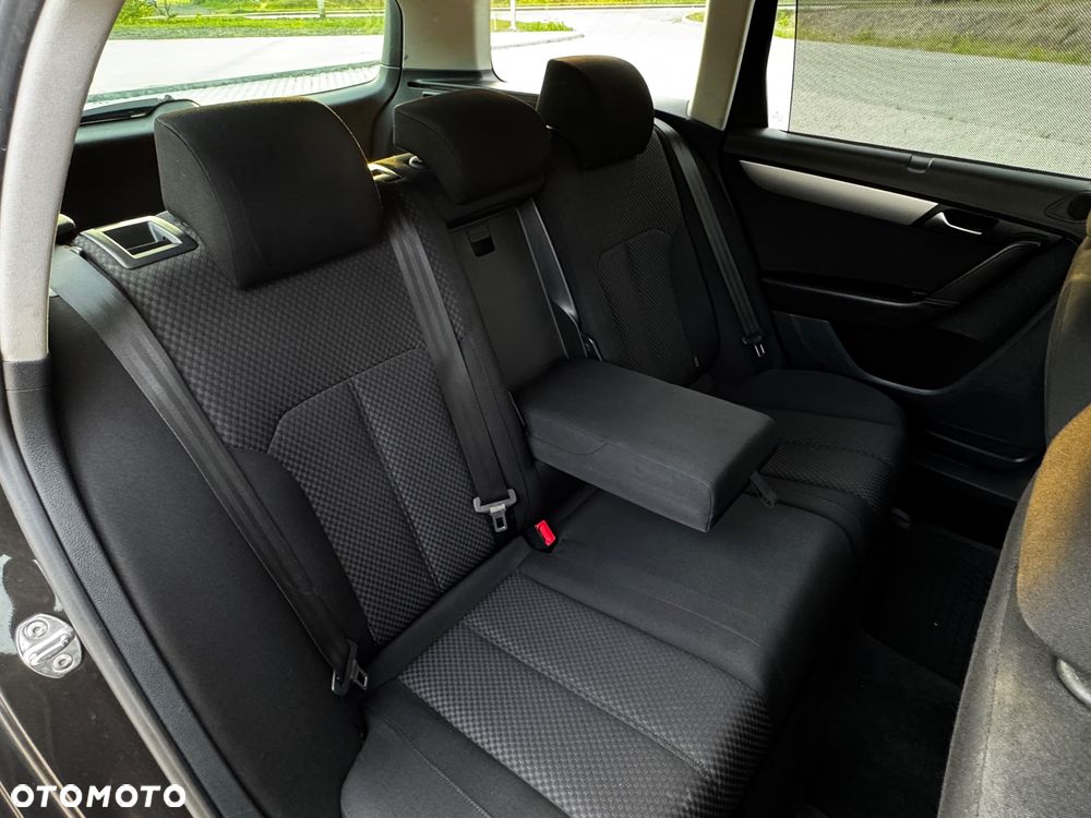 Volkswagen Passat 1.6 TDI Comfortline - 17